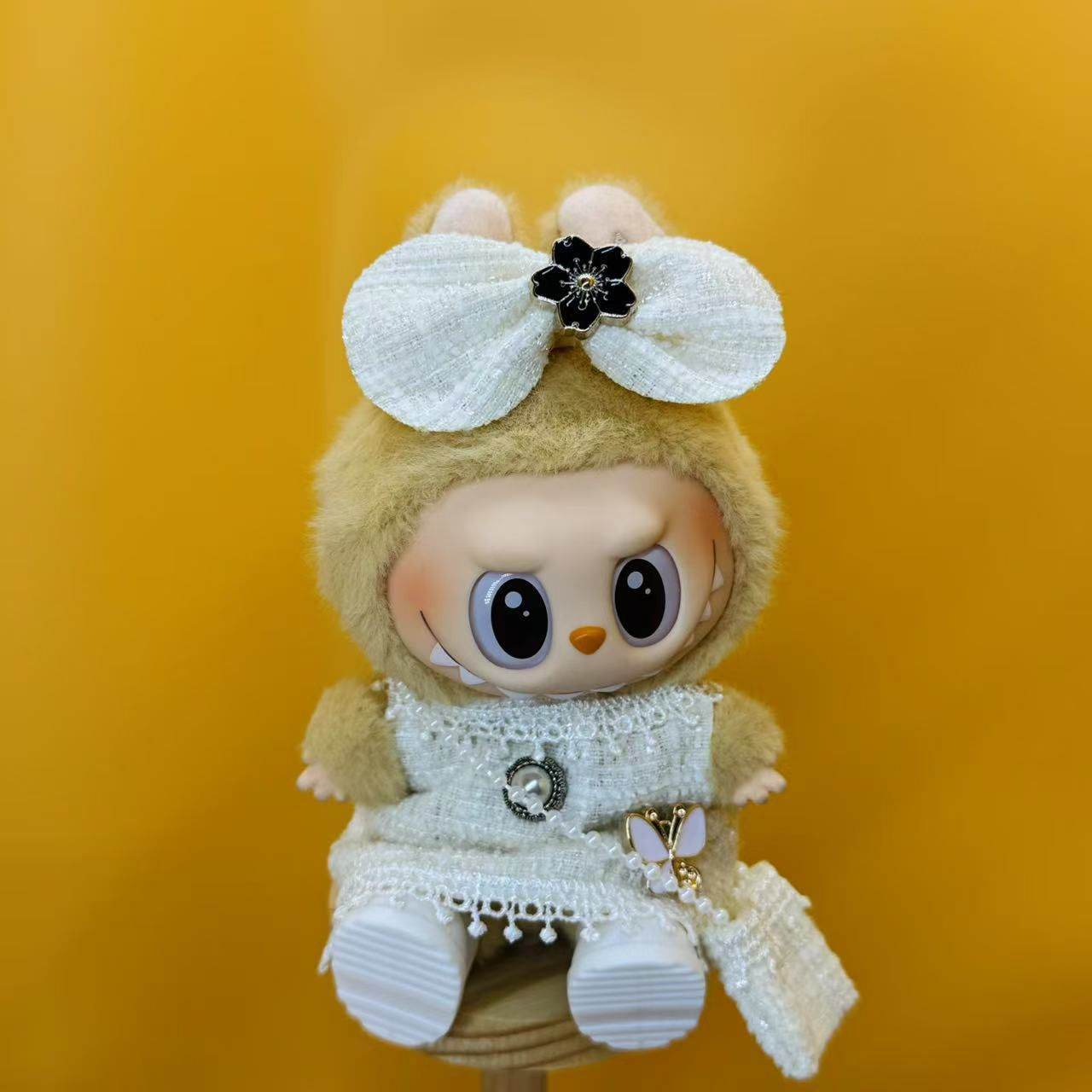 Labubu Outfit – Chanel-Inspired Tweed Couture Set (White, Black, or Pink Edition | Fits 17cm Labubu Macron / Have a Seat / Big into Energy) - St Paul's Collectives Er