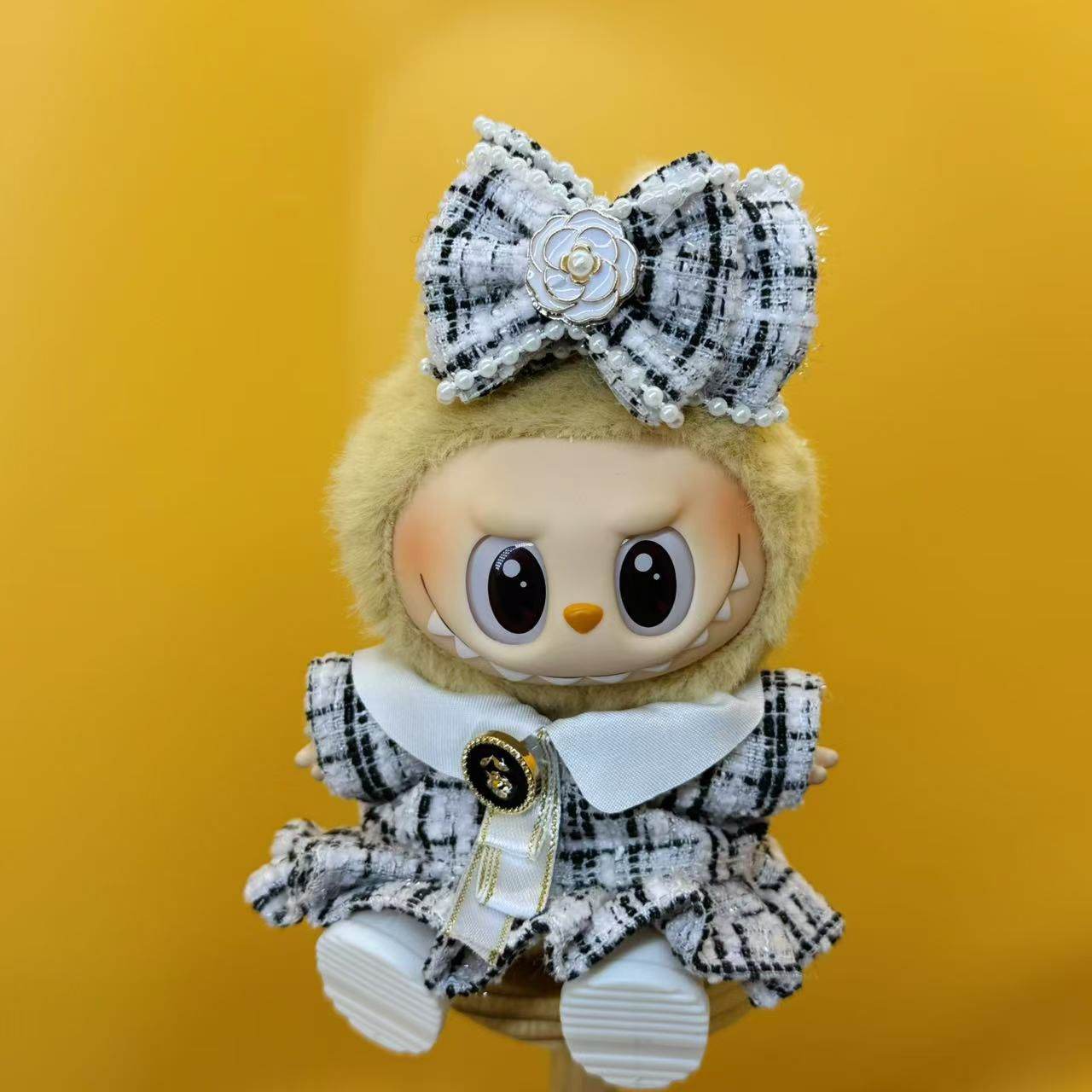 Labubu Outfit – Chanel-Inspired Black & Monochrome Tweed Couture Set (Fits 17cm Labubu Macron / Have a Seat / Big into Energy) - St Paul's Collectives Er