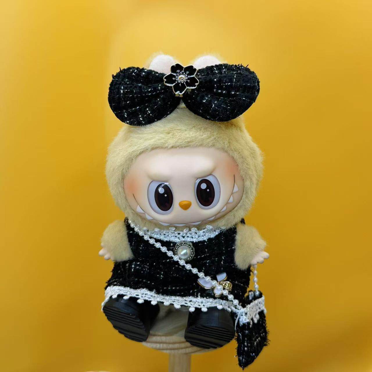 Labubu Outfit – Chanel-Inspired Tweed Couture Set (White, Black, or Pink Edition | Fits 17cm Labubu Macron / Have a Seat / Big into Energy) - St Paul's Collectives Er